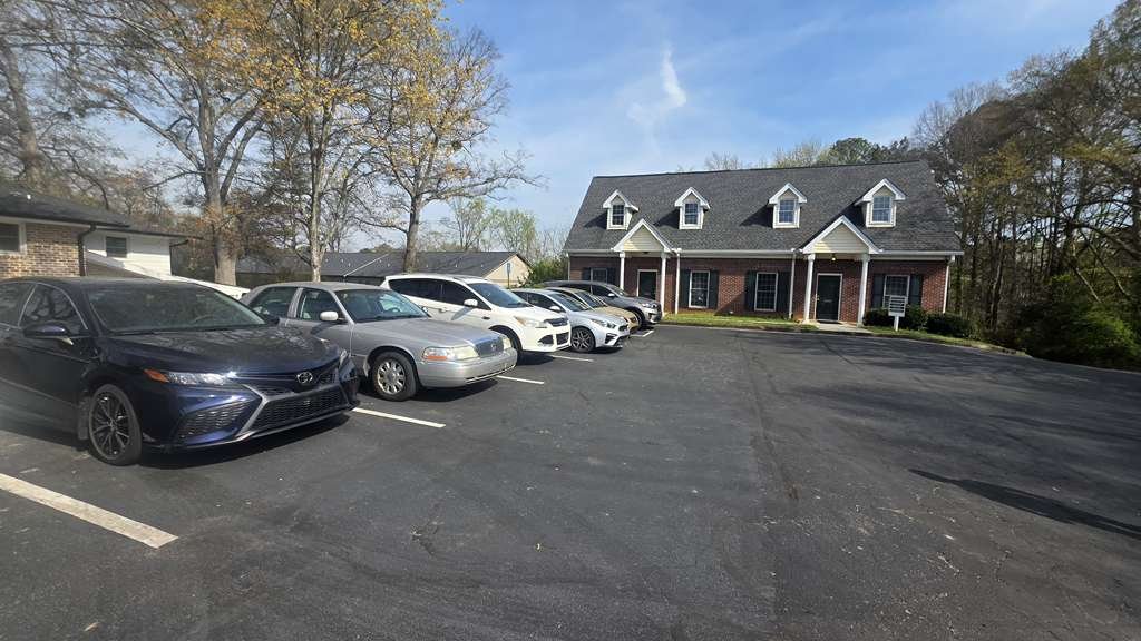 Instalaciones de King Cars Auto Sales LLC en 5294 Lawrenceville Hwy, Office D-3, Lilburn, GA 30047